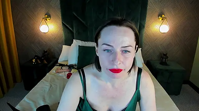 Jaqueline Richardson online show from March 7, 3:49 pm