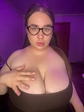 Snapshot of GabiBoobs chatting on June 10, 6:09 pm GabiBoobs online show from June 10, 6:09 pm