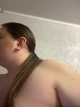 Snapshot of GabiBoobs chatting on October 29, 9:47 pm GabiBoobs online show from October 29, 9:47 pm