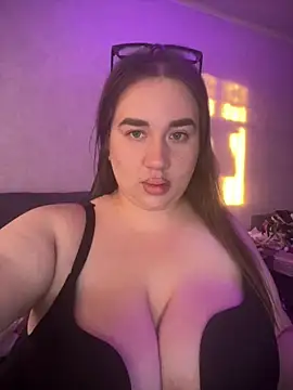 Snapshot of GabiBoobs chatting on June 2, 5:02 pm GabiBoobs online show from June 2, 5:02 pm