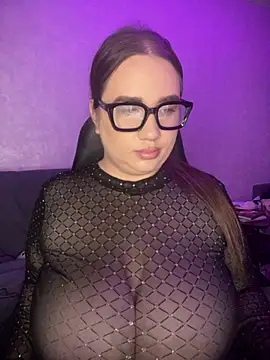 Snapshot of GabiBoobs chatting on June 4, 5:39 pm GabiBoobs online show from June 4, 5:39 pm