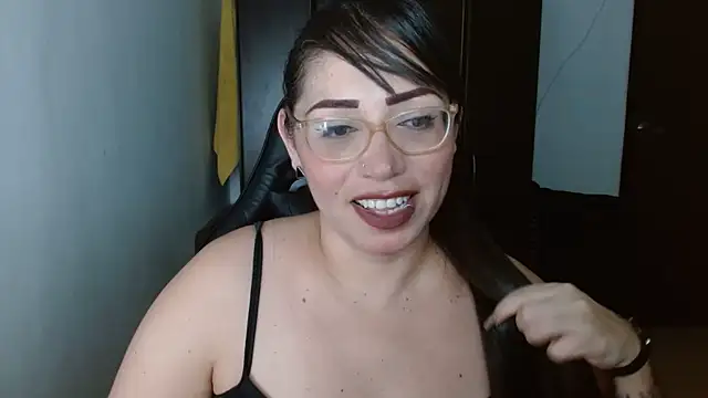 Snapshot of natashasmithe chatting on February 6, 9:28 pm natashasmithe online show from February 6, 9:28 pm