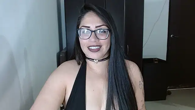 natashasmithe online show from May 5, 8:01 pm