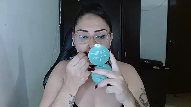 Snapshot of natashasmithe chatting on November 19, 1:05 am natashasmithe online show from November 19, 1:05 am