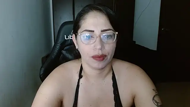 Snapshot of natashasmithe chatting on February 13, 12:32 pm natashasmithe online show from February 13, 12:32 pm