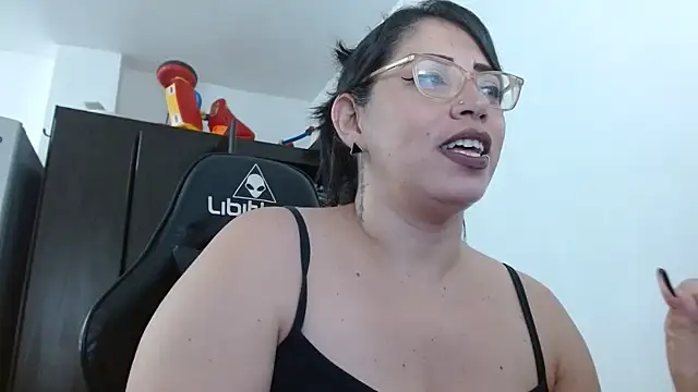 Snapshot of natashasmithe chatting on February 22, 3:34 am natashasmithe online show from February 22, 3:34 am