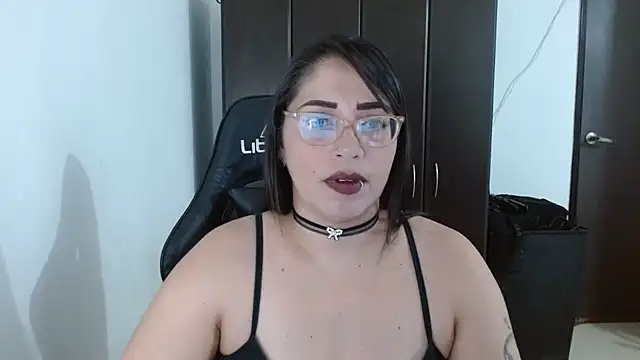Snapshot of natashasmithe chatting on February 18, 8:14 pm natashasmithe online show from February 18, 8:14 pm
