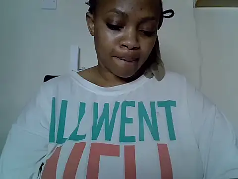 Snapshot of Brown_sexy chatting on November 17, 7:40 pm Brown sexy online show from November 17, 7:40 pm