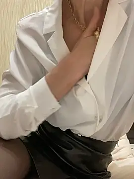 LauraDavis online show from May 1, 8:25 pm