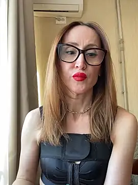 LauraDavis online show from April 10, 2:02 pm