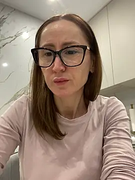 LauraDavis online show from March 5, 1:30 pm