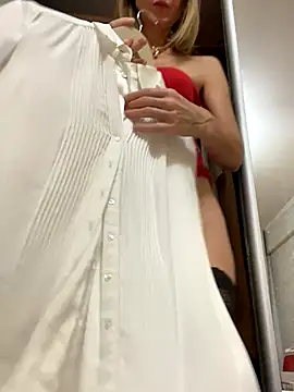 LauraDavis online show from December 3, 7:35 pm