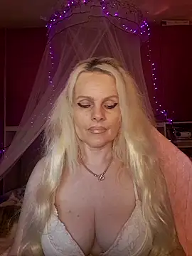 Snapshot of Angeldevilus chatting on June 21, 12:16 am Angeldevilus online show from June 21, 12:16 am