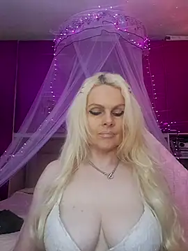 Snapshot of Angeldevilus chatting on June 7, 10:26 pm Angeldevilus online show from June 7, 10:26 pm