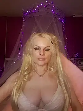 Snapshot of Angeldevilus chatting on July 9, 12:22 am Angeldevilus online show from July 9, 12:22 am