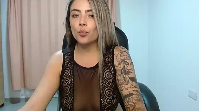 Snapshot of _sweet_rachel chatting on January 28, 2:43 am sweet rachel online show from January 28, 2:43 am