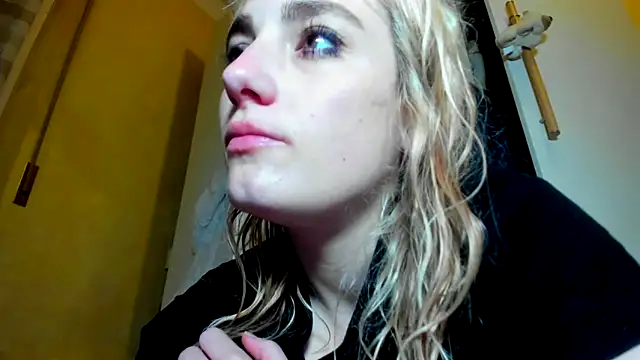 Monicbabe online show from September 26, 8:05 pm