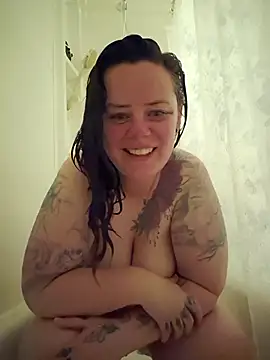Snapshot of curvybrat93 chatting on July 2, 10:49 pm curvybrat93 online show from July 2, 10:49 pm