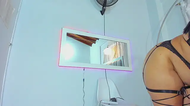 Antonellahorny69 online show from January 14, 7:06 pm