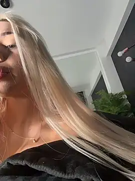 violettabunny03 online show from February 12, 3:39 am