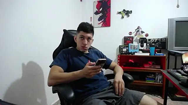 Snapshot of Iam_yourbabyprincess_XD chatting on February 16, 4:33 am Iam yourbabyprincess XD online show from February 16, 4:33 am