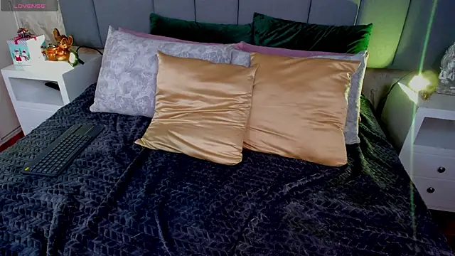 JulianaMiller online show from December 5, 12:21 am