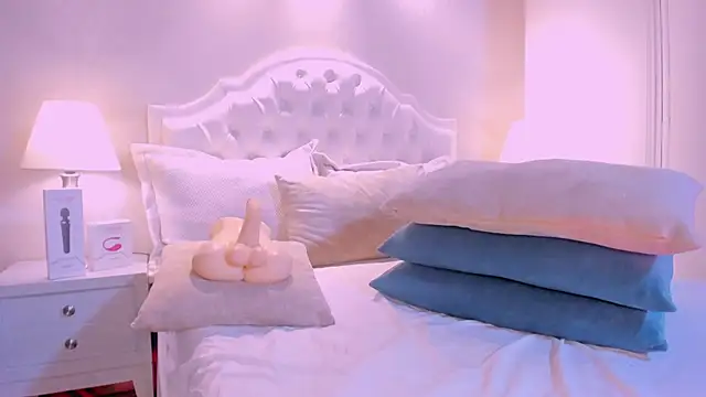 Snapshot of CloeConnelly chatting on January 28, 2:43 am CloeConnelly online show from January 28, 2:43 am