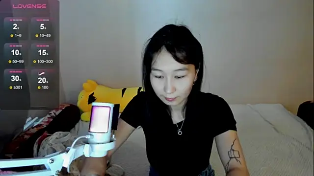 Snapshot of SaraXray chatting on November 13, 2:37 am SaraXray online show from November 13, 2:37 am