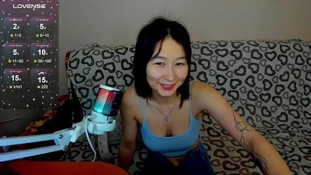 Snapshot of SaraXray chatting on December 14, 2:29 am SaraXray online show from December 14, 2:29 am