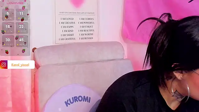 Snapshot of Hinataw33d01 chatting on March 10, 12:28 am Hinataw33d01 online show from March 10, 12:28 am