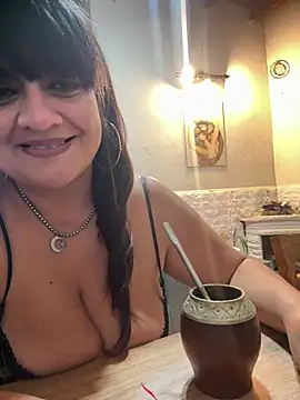 Snapshot of Sensualmente333 chatting on May 16, 11:53 am Sensualmente333 online show from May 16, 11:53 am