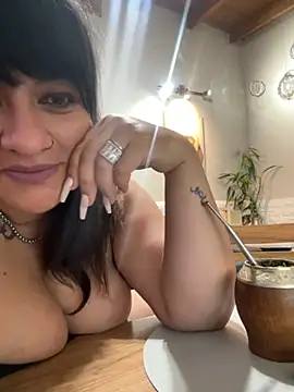 Snapshot of Sensualmente333 chatting on September 30, 12:00 pm Sensualmente333 online show from September 30, 12:00 pm