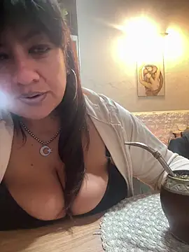 Snapshot of Sensualmente333 chatting on May 29, 12:22 pm Sensualmente333 online show from May 29, 12:22 pm