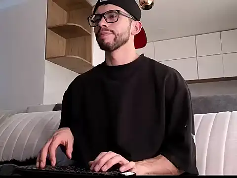 Phantom Bigger1 online show from December 19, 7:05 pm