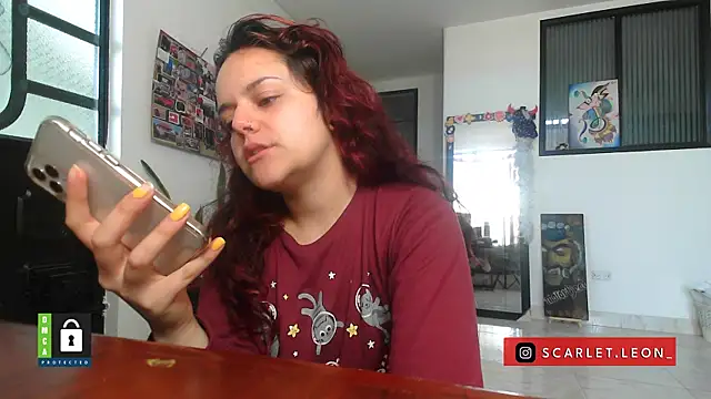 Snapshot of Scarletleon77 chatting on October 21, 11:53 am Scarletleon77 online show from October 21, 11:53 am