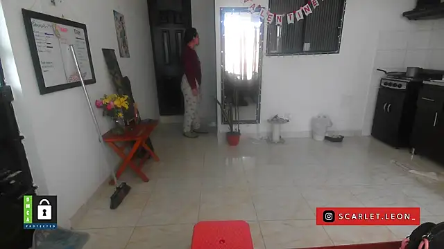 Scarletleon77 online show from February 12, 2:06 pm