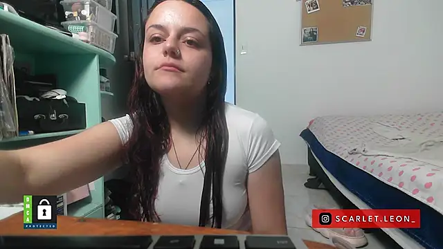 Snapshot of Scarletleon77 chatting on November 12, 2:32 pm Scarletleon77 online show from November 12, 2:32 pm