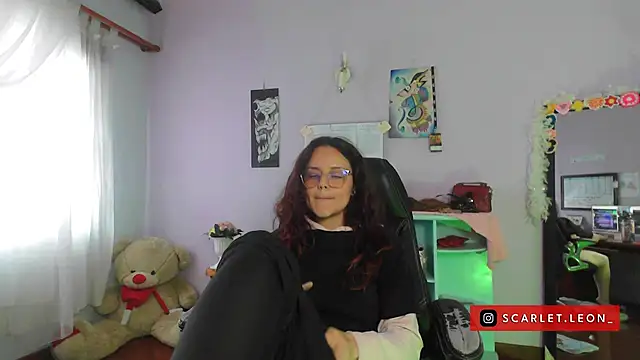 Scarletleon77 online show from March 11, 6:41 pm