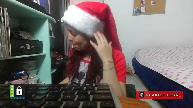 Scarletleon77 online show from December 16, 2:43 pm