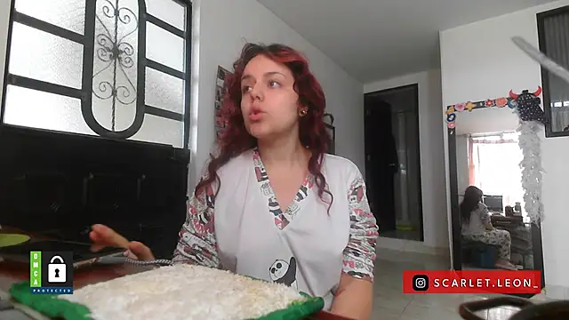 Snapshot of Scarletleon77 chatting on October 29, 12:37 pm Scarletleon77 online show from October 29, 12:37 pm