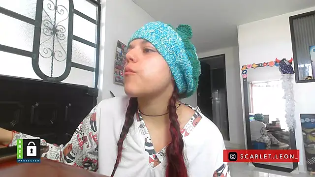 Snapshot of Scarletleon77 chatting on October 22, 12:04 pm Scarletleon77 online show from October 22, 12:04 pm