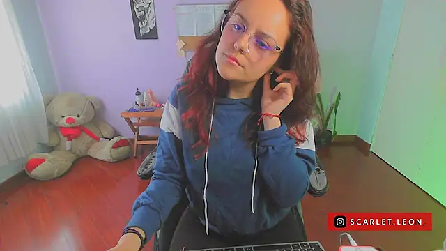 Scarletleon77 online show from February 11, 4:13 pm