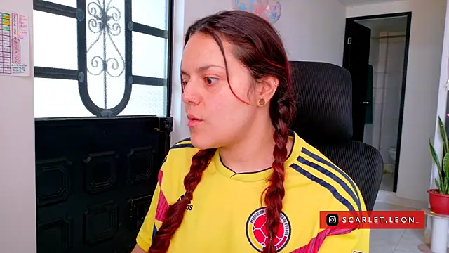 Scarletleon77 online show from June 17, 5:56 pm