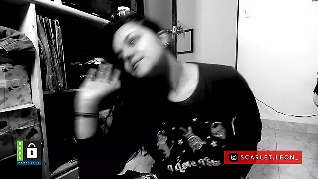 Snapshot of Scarletleon77 chatting on November 14, 2:21 pm Scarletleon77 online show from November 14, 2:21 pm