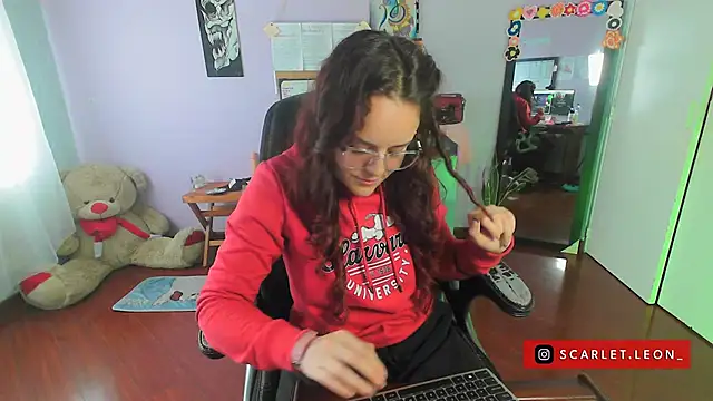 Scarletleon77 online show from February 19, 4:33 pm