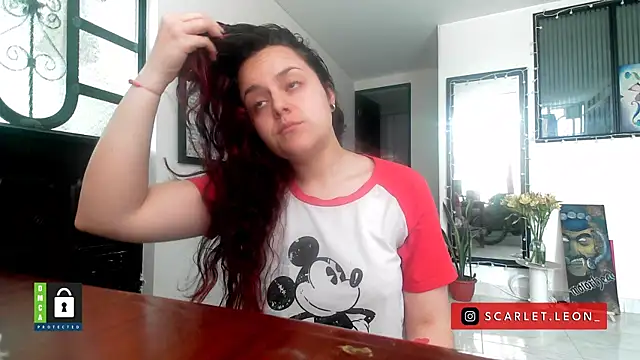 Scarletleon77 online show from December 18, 4:11 pm