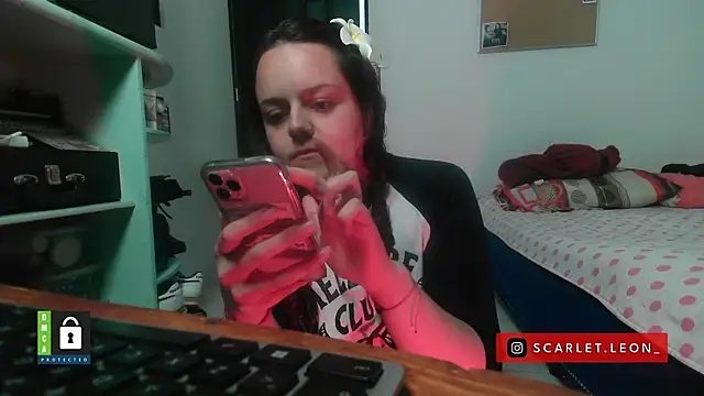 Snapshot of Scarletleon77 chatting on November 26, 8:20 pm Scarletleon77 online show from November 26, 8:20 pm