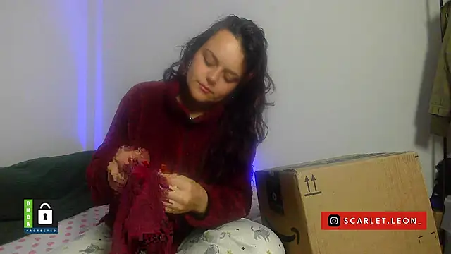 Scarletleon77 online show from April 14, 4:45 pm