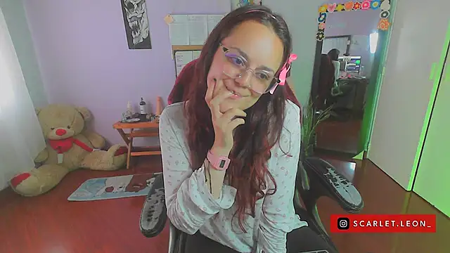 Scarletleon77 online show from February 17, 6:39 pm