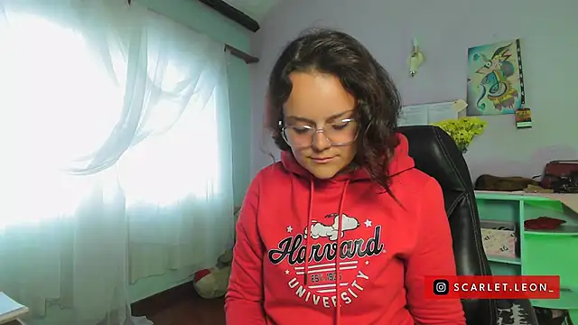 Scarletleon77 online show from February 19, 7:37 pm